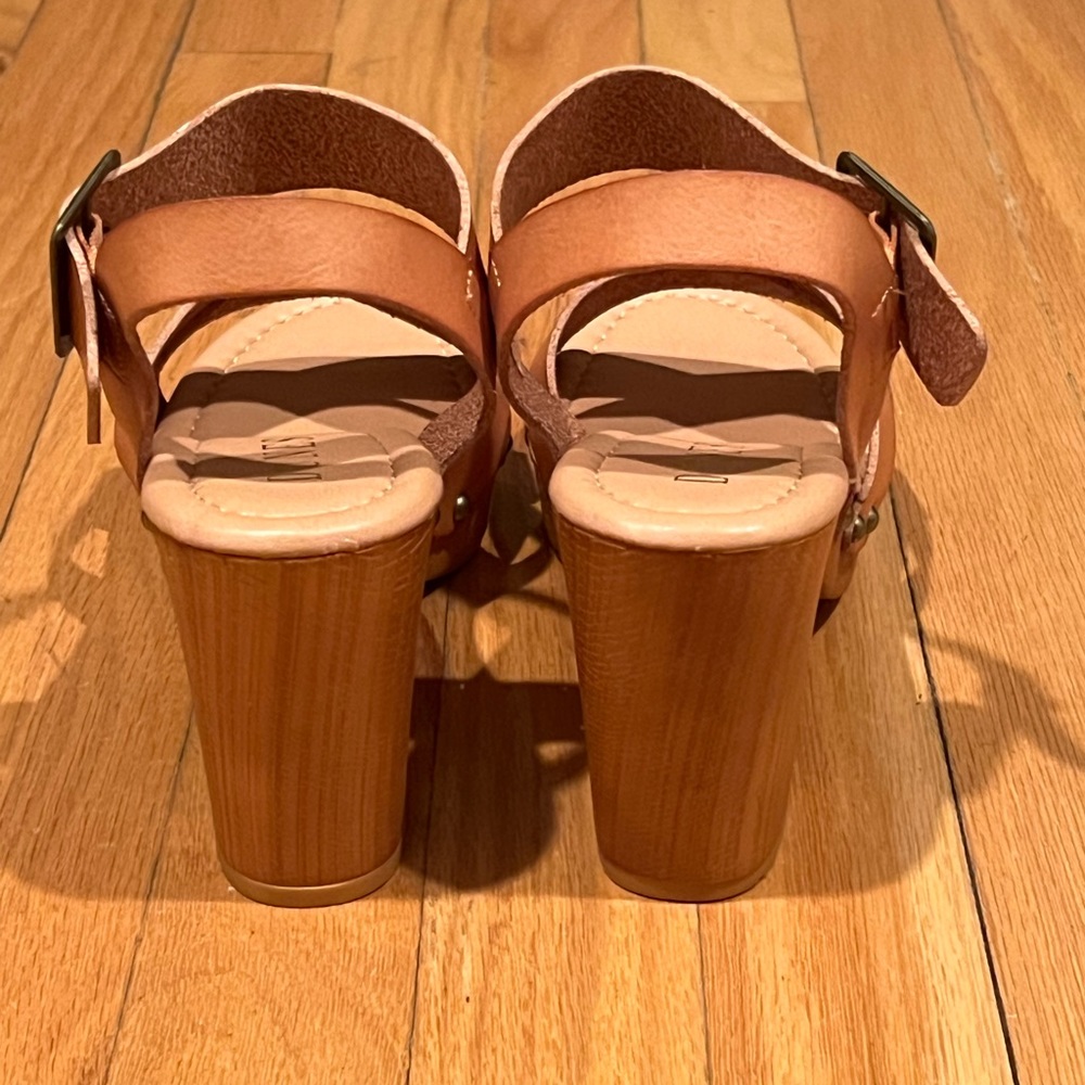 🆕 Honey Color Sandals - size 8W - Picture 5 of 5
